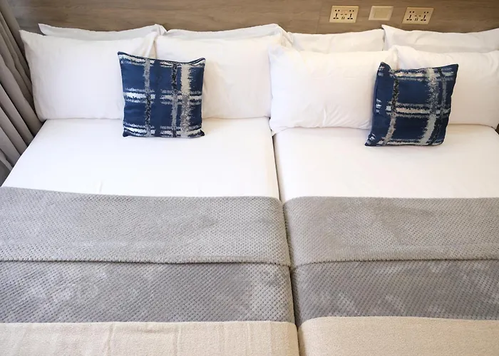 Apartment Stylish Condotel With 2 Beds Near Mall Of & Airport - Jwl *