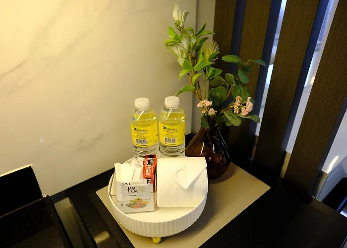 Stylish Condotel With 2 Beds Near Mall Of & Airport - Jwl Apartment